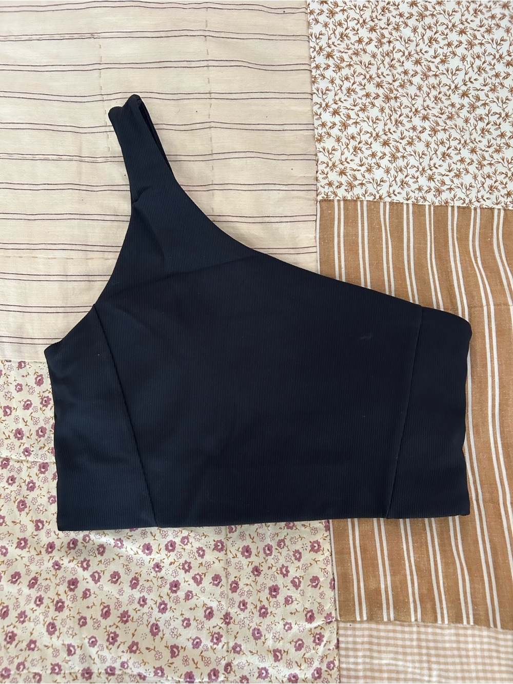 Black wilo one shoulder workout sports bra size small